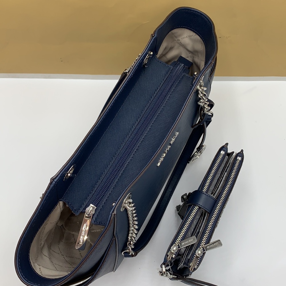 MICHAEL KORS LARGE CHAIN SHOULDER TOTE NAVY & LG DOUBLE ZIP WRISTLET DK … - Picture 5 of 16